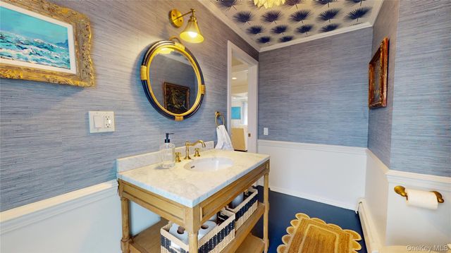 15 Walnut Avenue, East Quogue, NY 11942