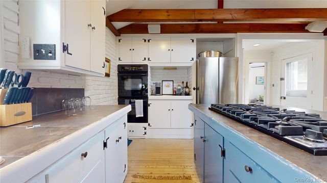 15 Walnut Avenue, East Quogue, NY 11942