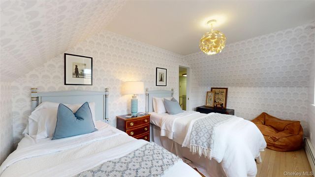 15 Walnut Avenue, East Quogue, NY 11942