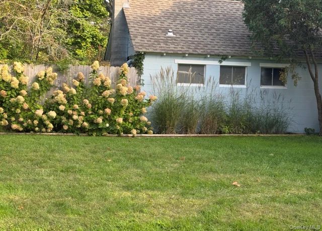 15 Walnut Avenue, East Quogue, NY 11942