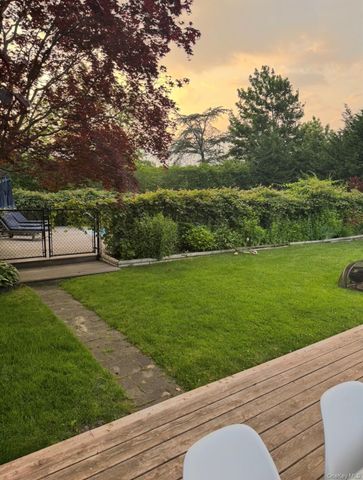 15 Walnut Avenue, East Quogue, NY 11942