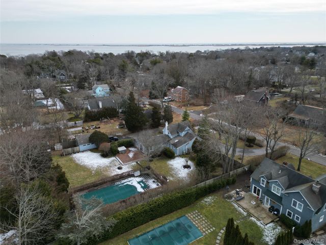 15 Walnut Avenue, East Quogue, NY 11942