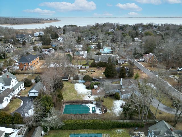 15 Walnut Avenue, East Quogue, NY 11942