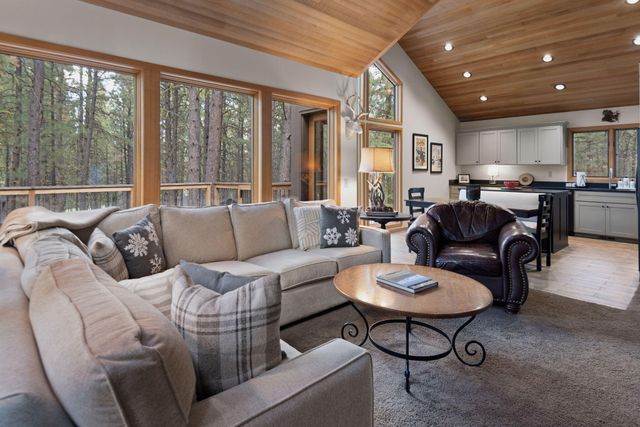 70335 Sword Fern GM249, Black Butte Ranch, OR 97759