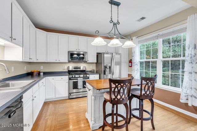 654 Saint Andrews Place, Manalapan, NJ 07726