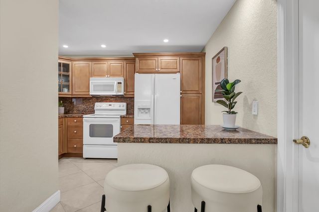 2460 Deer Creek Country Club Boulevard 206-a, Deerfield Beach, FL 33442