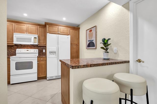 2460 Deer Creek Country Club Boulevard 206-a, Deerfield Beach, FL 33442