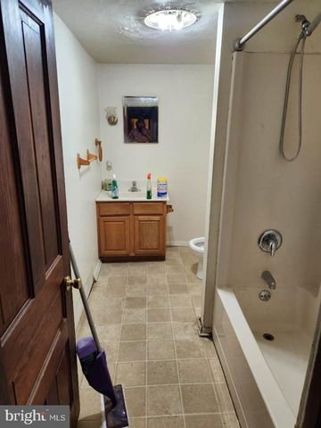 30 W MIDDLE ST, Hanover, PA 17331