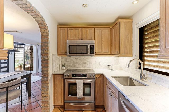 11 SANDY COVE ROAD 8F, Sarasota, FL 34242