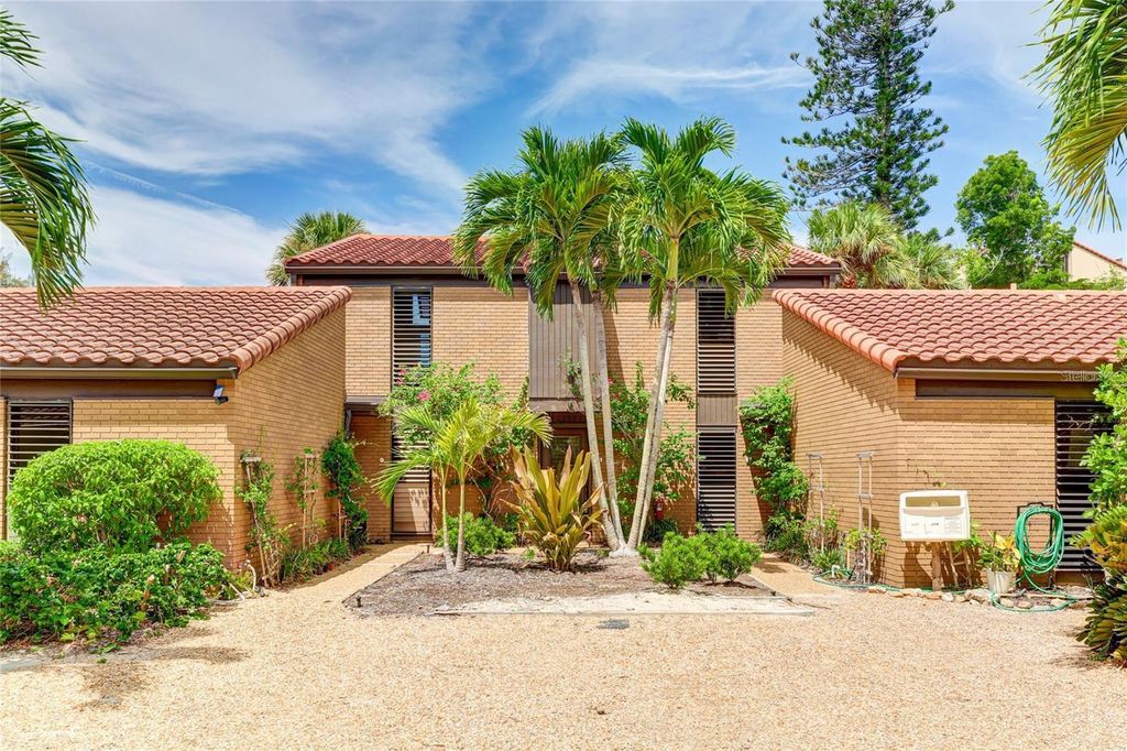 11 SANDY COVE ROAD 8F, Sarasota, FL 34242