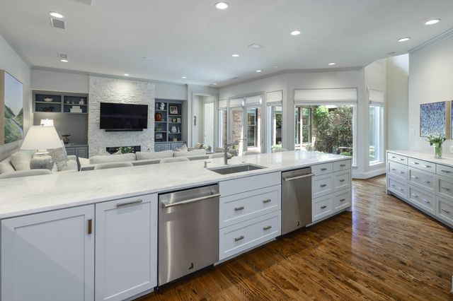 17 Ashton Court, Dallas, TX 75230