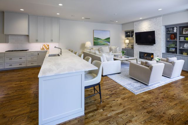 17 Ashton Court, Dallas, TX 75230