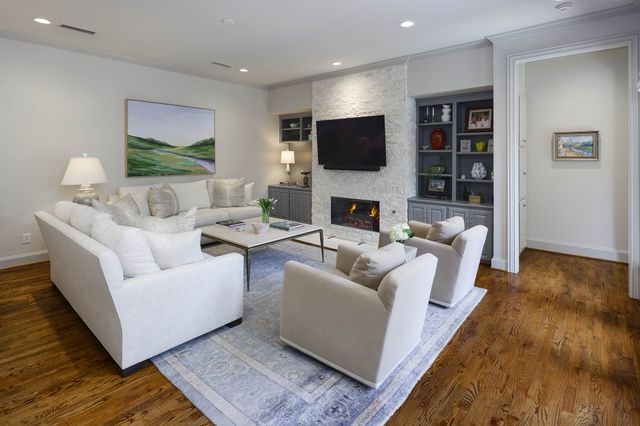 17 Ashton Court, Dallas, TX 75230