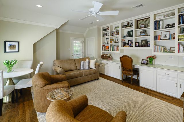 17 Ashton Court, Dallas, TX 75230