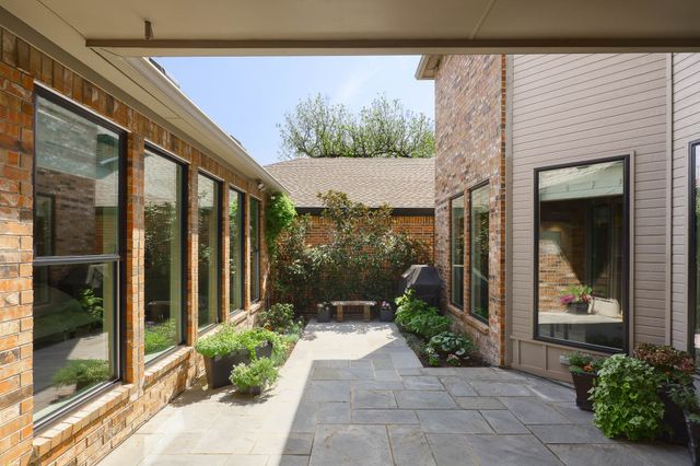 17 Ashton Court, Dallas, TX 75230