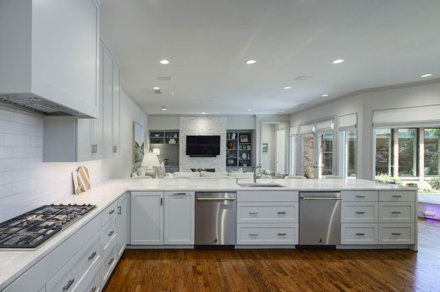 17 Ashton Court, Dallas, TX 75230