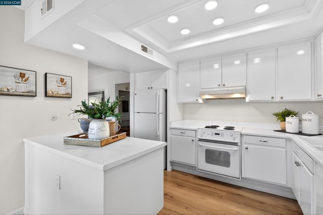 1548 Golden Rain Rd 2, Walnut Creek, CA 94595