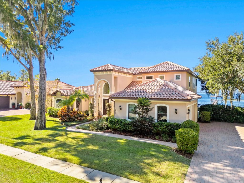 Image 3 of property listing at 1520 CANOPY OAKS COURT, St Cloud, FL 34771