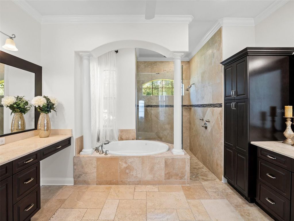 Image 24 of property listing at 1520 CANOPY OAKS COURT, St Cloud, FL 34771