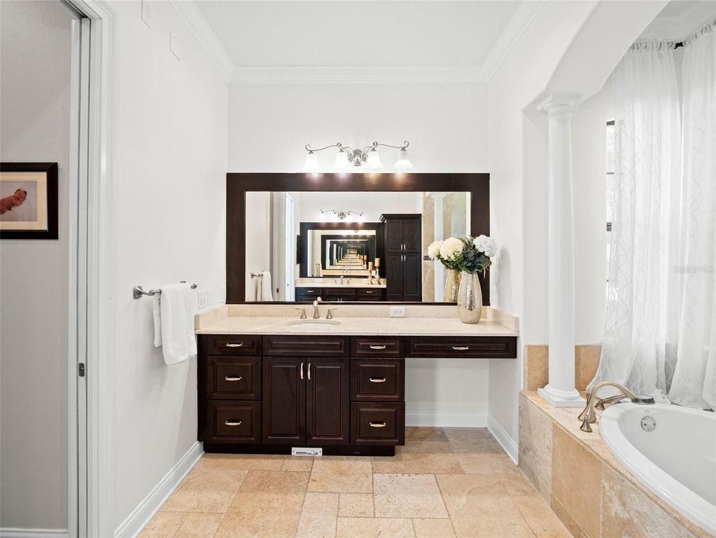 Image 25 of property listing at 1520 CANOPY OAKS COURT, St Cloud, FL 34771