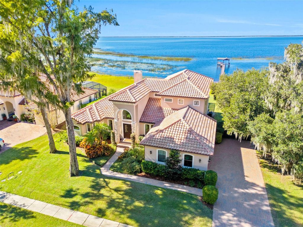 Image 4 of property listing at 1520 CANOPY OAKS COURT, St Cloud, FL 34771