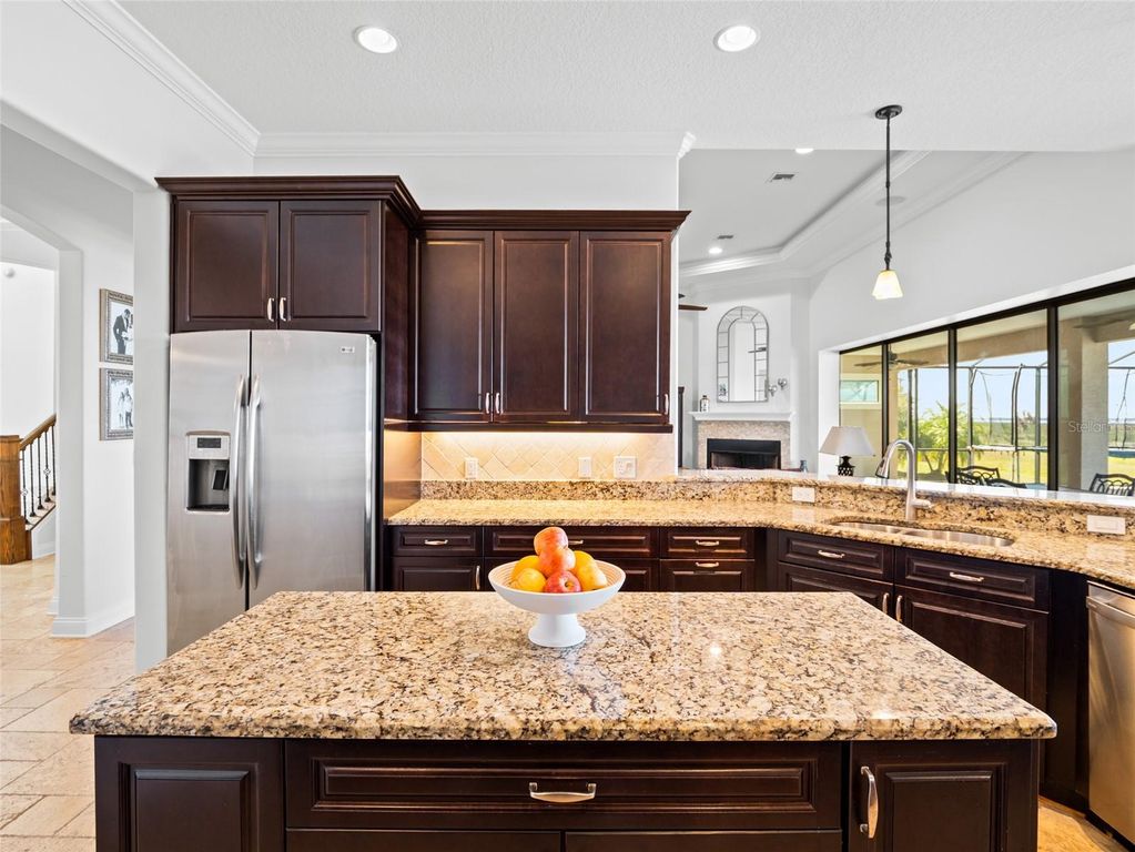 Image 10 of property listing at 1520 CANOPY OAKS COURT, St Cloud, FL 34771