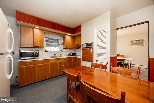 205 BLACKWOOD DR, Reading, PA 19606