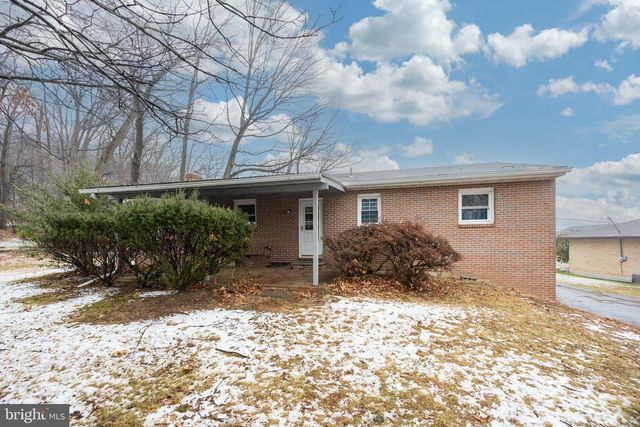 205 BLACKWOOD DR, Reading, PA 19606