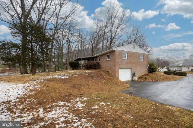 205 BLACKWOOD DR, Reading, PA 19606