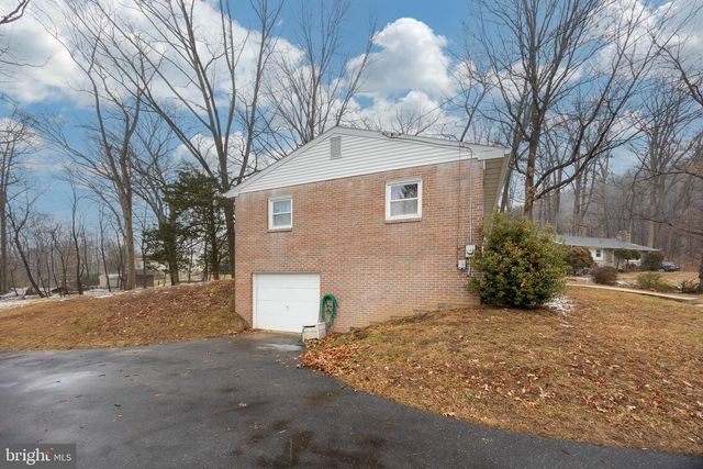 205 BLACKWOOD DR, Reading, PA 19606