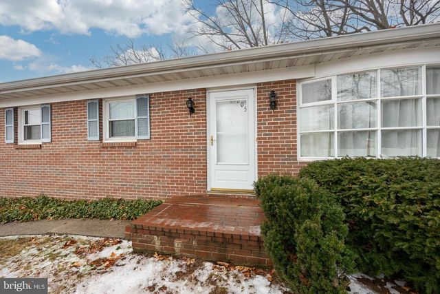 205 BLACKWOOD DR, Reading, PA 19606