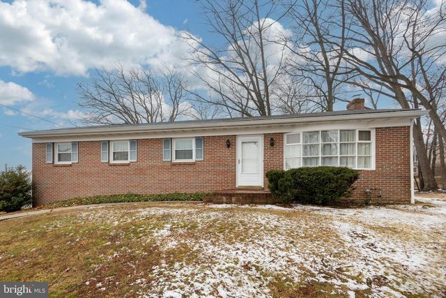 205 BLACKWOOD DR, Reading, PA 19606