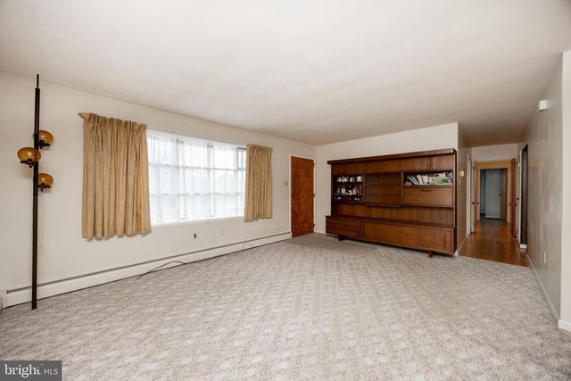 205 BLACKWOOD DR, Reading, PA 19606