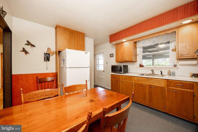 205 BLACKWOOD DR, Reading, PA 19606