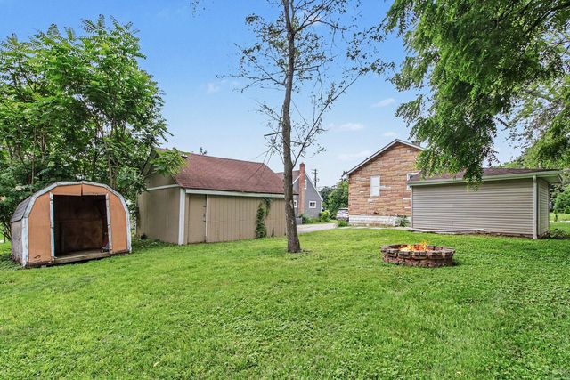 208 W Nippersink Road, Round Lake, IL 60073