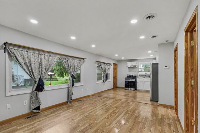 208 W Nippersink Road, Round Lake, IL 60073