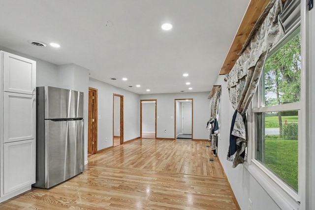 208 W Nippersink Road, Round Lake, IL 60073