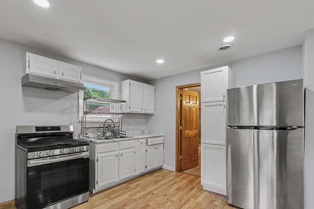 208 W Nippersink Road, Round Lake, IL 60073