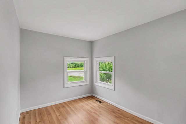 208 W Nippersink Road, Round Lake, IL 60073