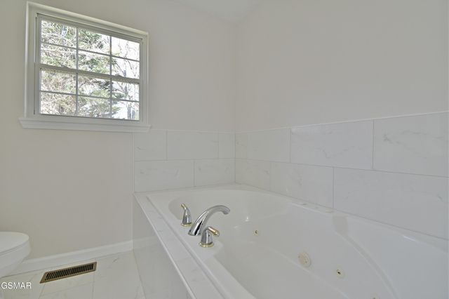 2913 Village Lane, Sevierville, TN 37862