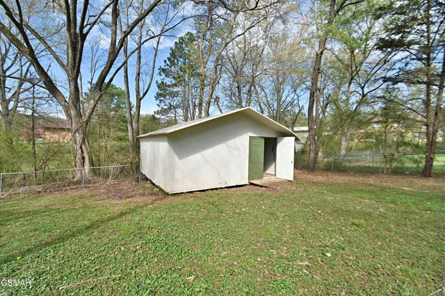 2913 Village Lane, Sevierville, TN 37862