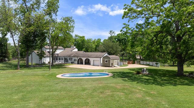 5230 Meadow Forest Drive, Richmond, TX 77406