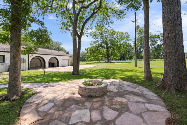 5230 Meadow Forest Drive, Richmond, TX 77406