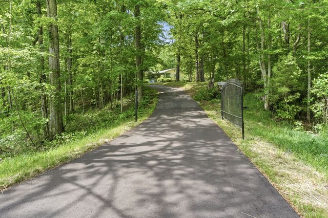 6603 Shedden Rd, Greenbrier, TN 37073