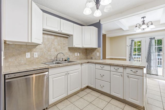 6603 Shedden Rd, Greenbrier, TN 37073