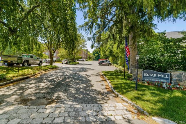 225 Schrade Road 1E, Briarcliff Manor, NY 10510
