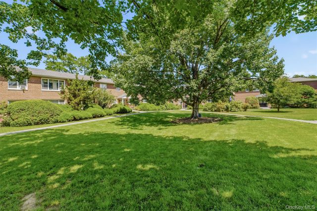 225 Schrade Road 1E, Briarcliff Manor, NY 10510