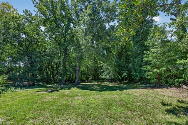 128 Englewood Drive, Archdale, NC 27263
