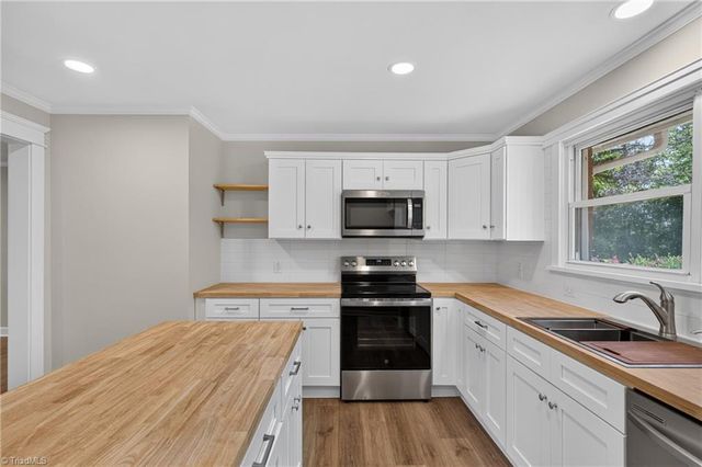 128 Englewood Drive, Archdale, NC 27263