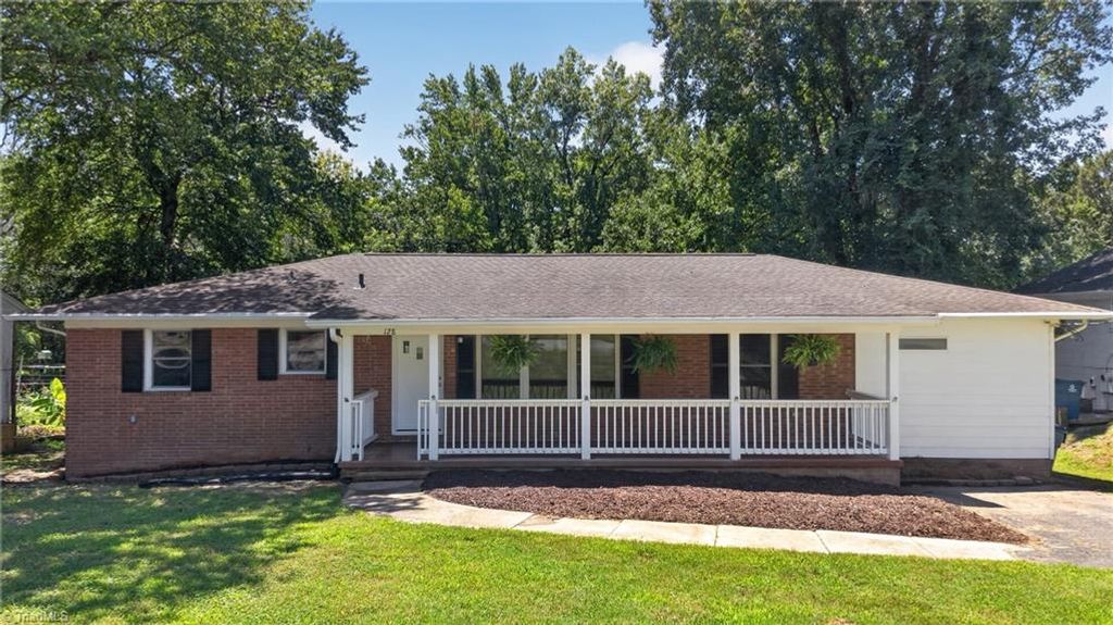 128 Englewood Drive, Archdale, NC 27263